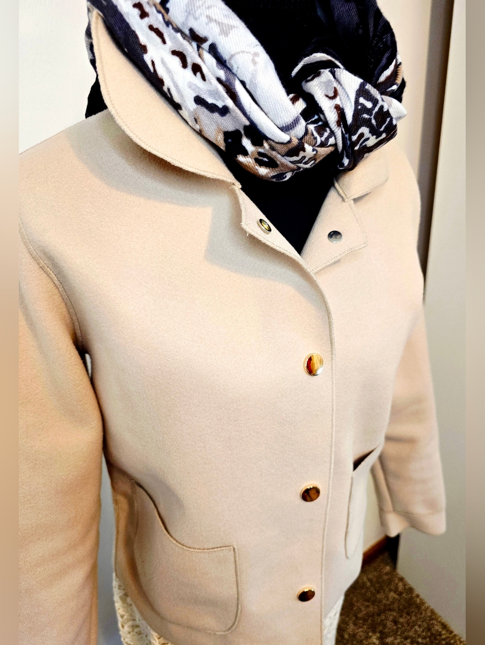 Chic Cream Jacket Gold Button Snap Front Cropped Coat Size S Minimalist